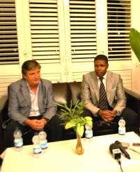 Henri Michel (izq.) y Ruslan Obiang