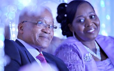 Jacob Zuma y su esposa Bongi Ngema